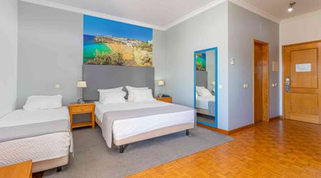 Triple con vistas laterales al mar  Hotel Maritur - Solo Adultos Albufeira Triple con vistas laterales al mar  Hotel Maritur - Solo Adultos Albufeira